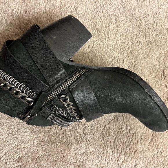 DOLCE VITA x Revolve Yazmina Leather Chain Rocker Ankle Boots in Onyx Sz 7.5 - Picture 11 of 13